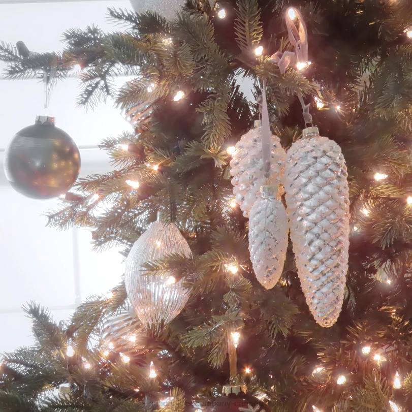 H4X0539National Tree Company 2 Piece HGTV Home Collection Pinecone Cluster Ornaments